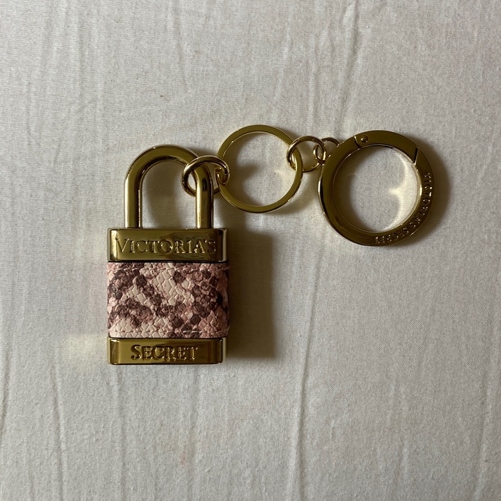 VICTORIA SECRET Pink Lock Keychain